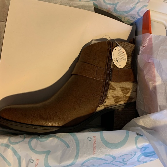 NWT BareTraps size 9.5 boots - Picture 6 of 7